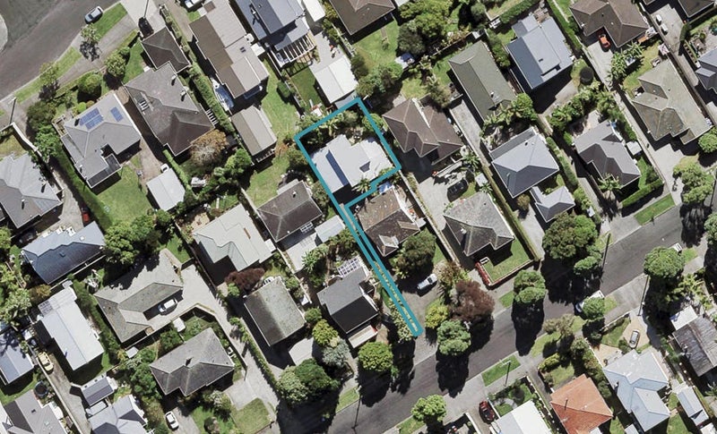 21A Alberta Street, Point Chevalier, Auckland - Carousel 1