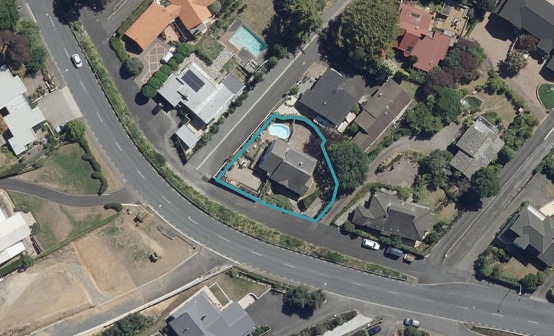 116 Lake Crescent, Hamilton Lake, Hamilton - Carousel 1