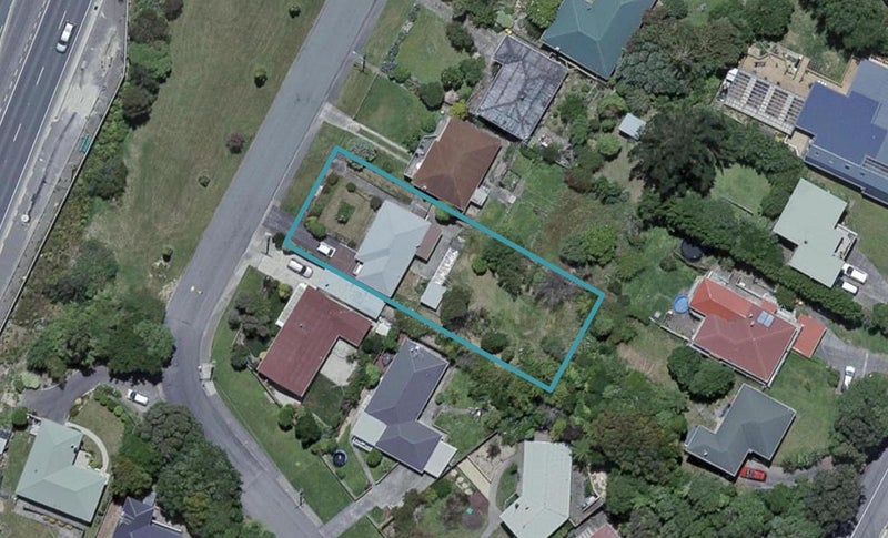 28 Mahoe Street, Tawa, Wellington - Carousel 1