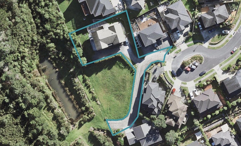 35 Namsan Close, Fairview Heights, Auckland - Carousel 1