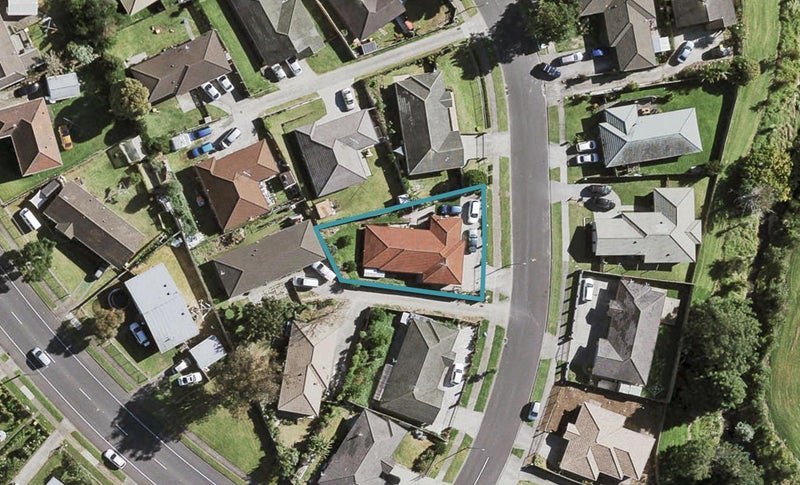 63 Castlefinn Drive, Weymouth, Auckland - Carousel 1