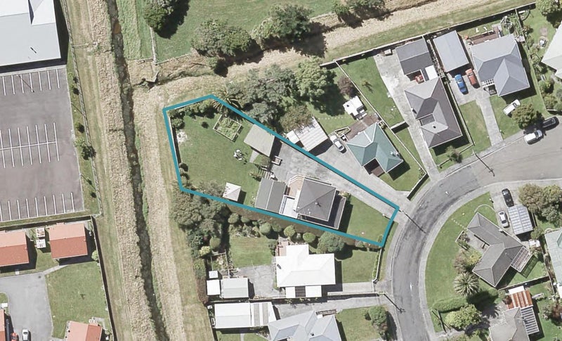 11 Miles Crescent, Wainuiomata, Lower Hutt - Carousel 1