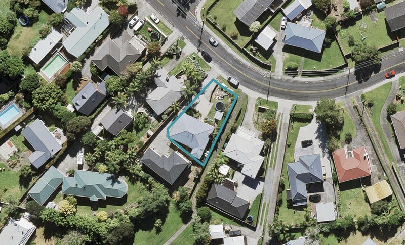 37A Royal View Road, Te Atatu South, Auckland - Carousel 1