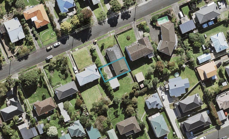 47A Sherwood Avenue, Te Atatu South, Auckland - Carousel 1