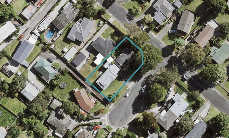 1/1 Osmond Court, Sunnyvale, Auckland - Carousel 1