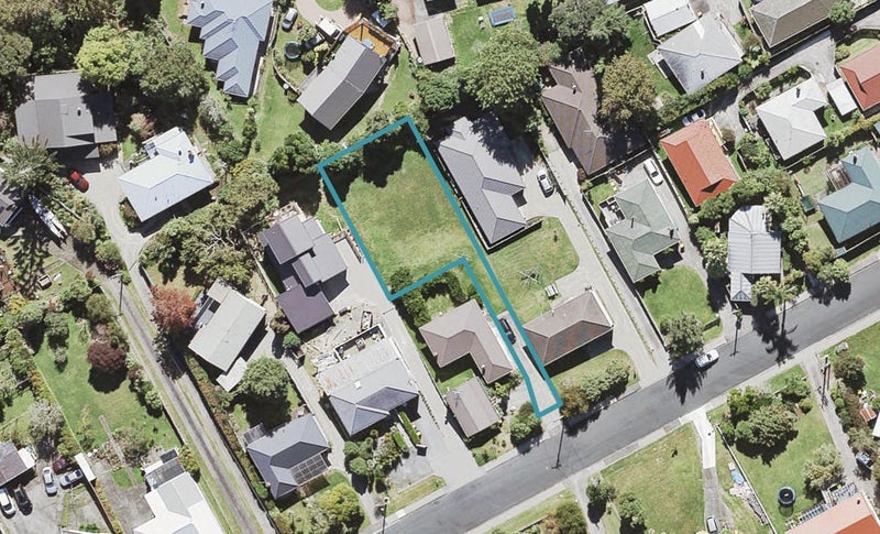 13A Barron Drive, Green Bay, Auckland - Carousel 1