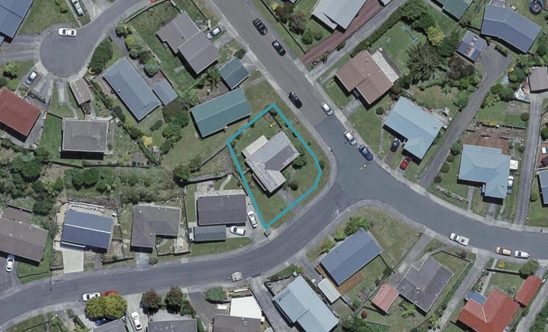 12 Cheltenham Terrace, Newlands, Wellington - Carousel 1