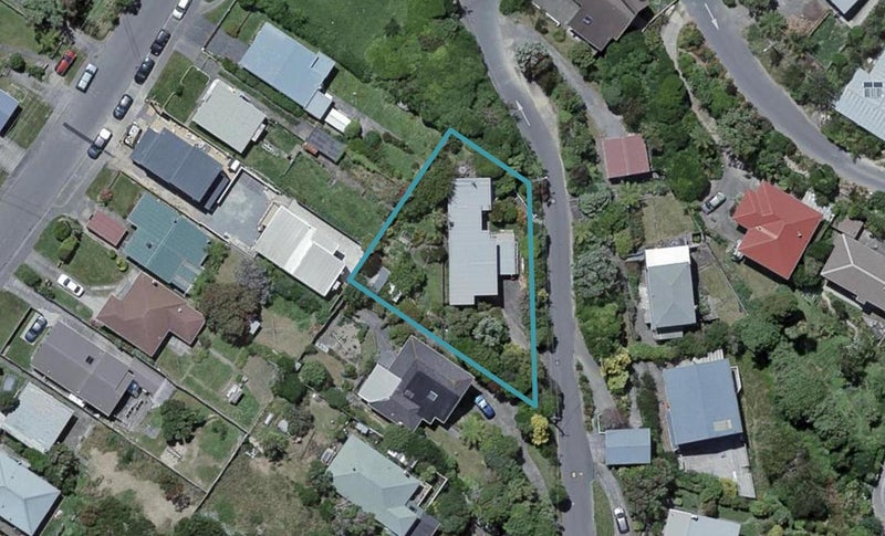 15 Dominion Park Street, Johnsonville, Wellington - Carousel 1