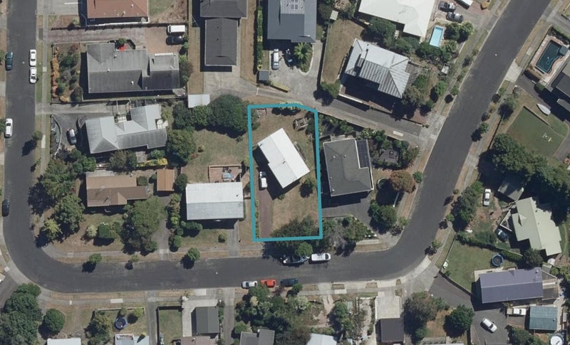 24 Gilbass Avenue, Hamilton Lake, Hamilton - Carousel 1