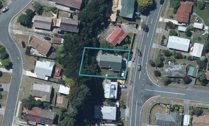 65 Omapere Street, Whitby, Porirua - Carousel 1