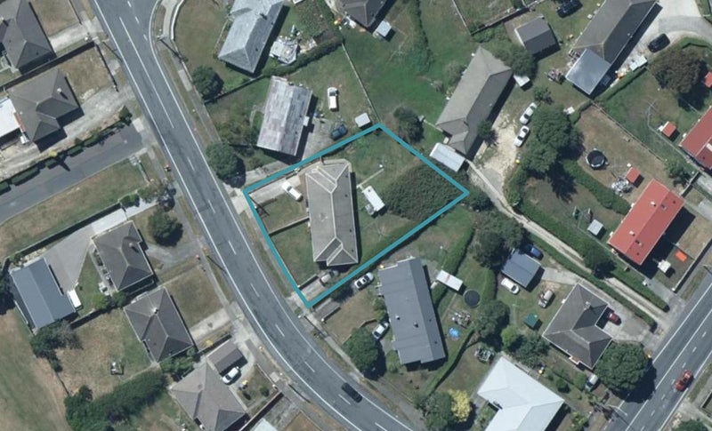 6 Castor Crescent, Cannons Creek, Porirua - Carousel 1