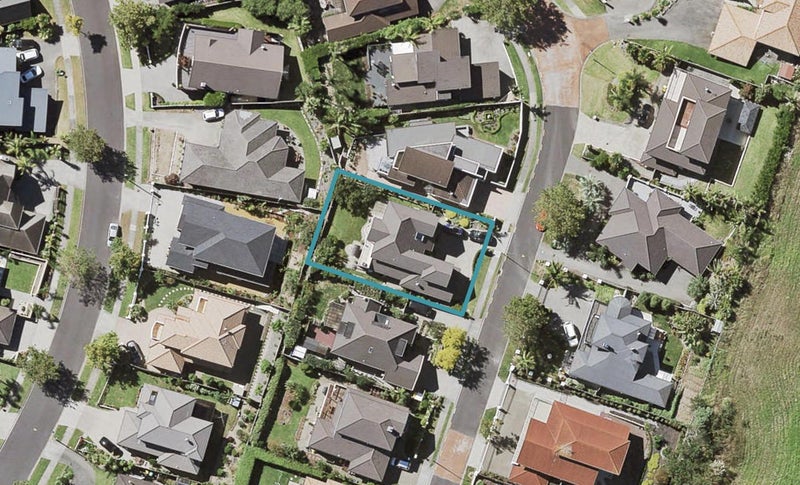 13 Brooke Ridge Rise, East Tamaki Heights, Auckland - Carousel 1