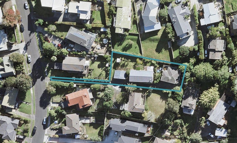 2/7 Deverell Place, Northcross, Auckland - Carousel 1