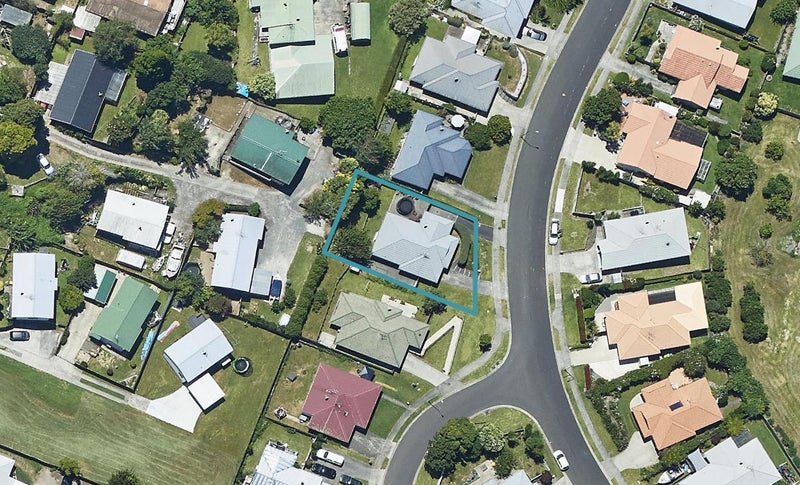 12 Sunvale Place, Gate Pa, Tauranga - Carousel 1