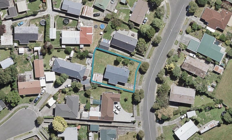 7 Larchmont Grove, Totara Park, Upper Hutt - Carousel 1