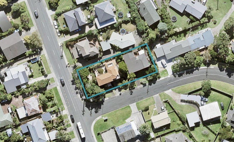 2/989 Beach Road, Torbay, Auckland - Carousel 1