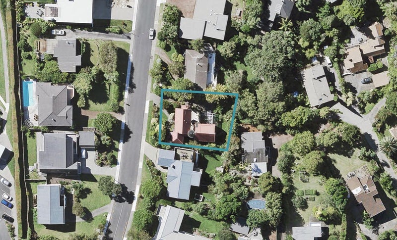 4 St Ives Terrace, Mairangi Bay, Auckland - Carousel 1