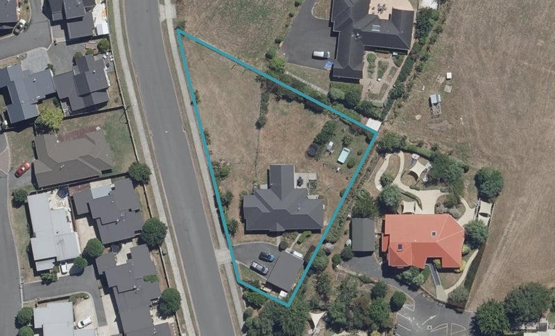 72 Te Manatu Drive, Huntington, Hamilton - Carousel 1