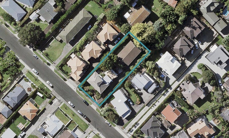 2/7 Dallinghoe Crescent, Milford, Auckland - Carousel 1