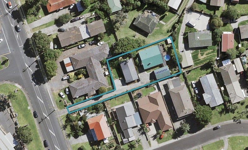1/215A Swanson Road, Henderson, Auckland - Carousel 1