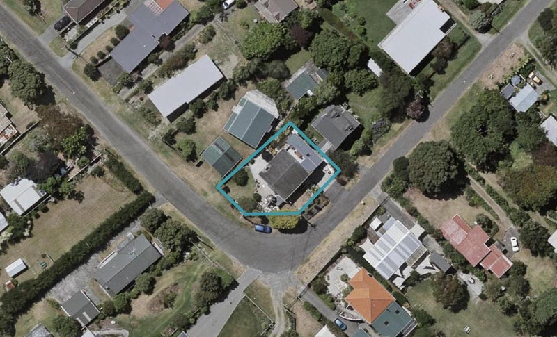 15 Hohiria Street, Waikanae Beach, Waikanae - Carousel 1