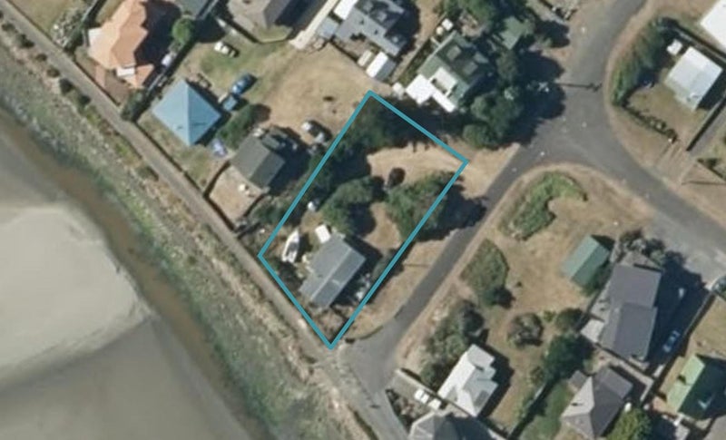 25 Robbie Street, Foxton Beach, Foxton - Carousel 1