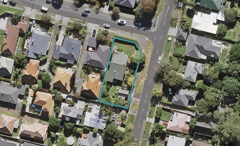 2 Kingsway, Three Kings, Auckland - Carousel 1