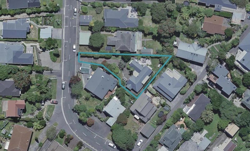 15 Ngatoto Street, Khandallah, Wellington - Carousel 1