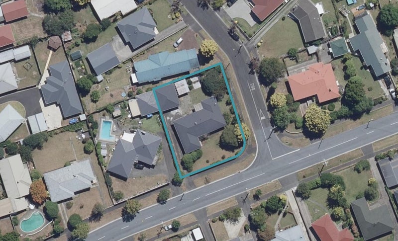 99 Mansel Avenue, Hillcrest, Hamilton - Carousel 1
