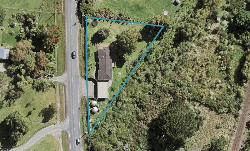 209 Waitakere Road, Henderson - Carousel 1
