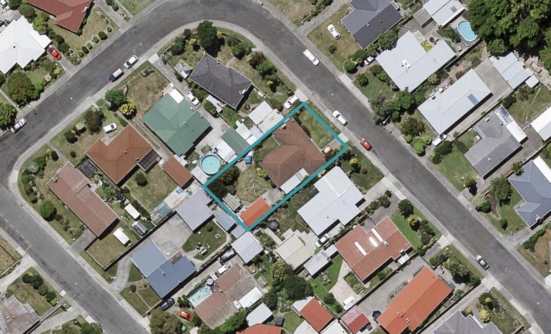 214 Sunnybank Crescent, Camberley, Hastings - Carousel 1