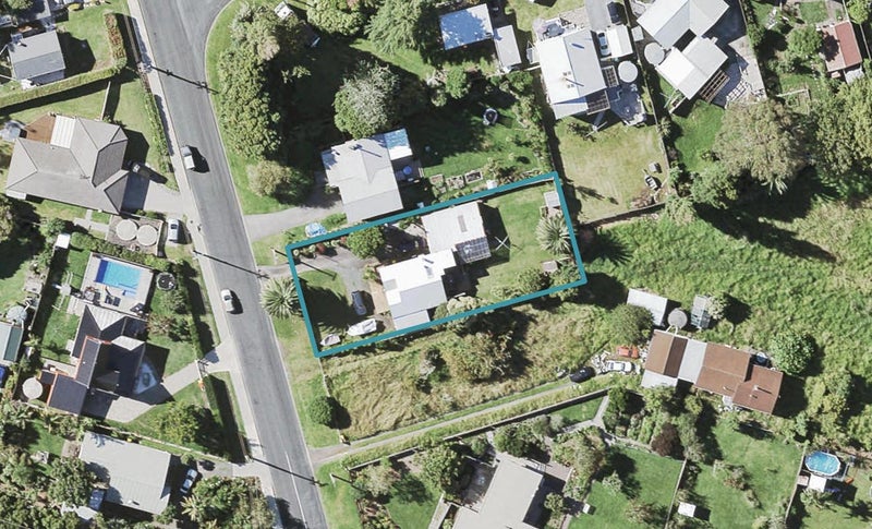 5 Sunkist Bay Road, Beachlands, Auckland - Carousel 1
