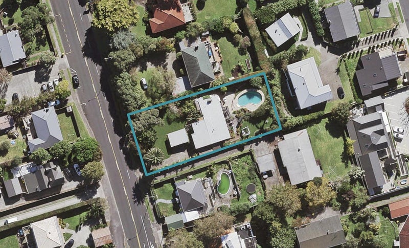 137 Glenfield Road, Hillcrest, Auckland - Carousel 1