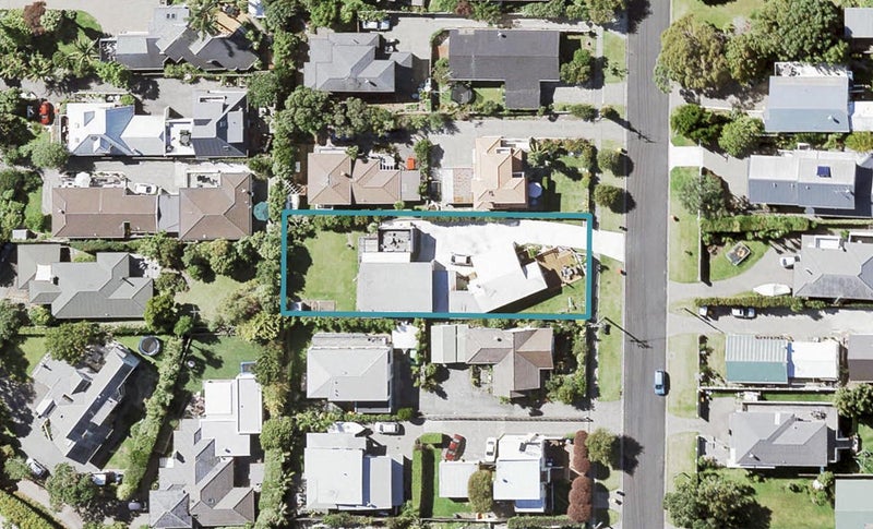 2/16 Rothesay Bay Road, Rothesay Bay, Auckland - Carousel 1