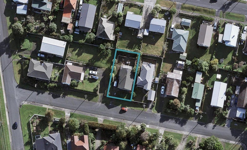 8 Downer Street, Helensville, Helensville - Carousel 1