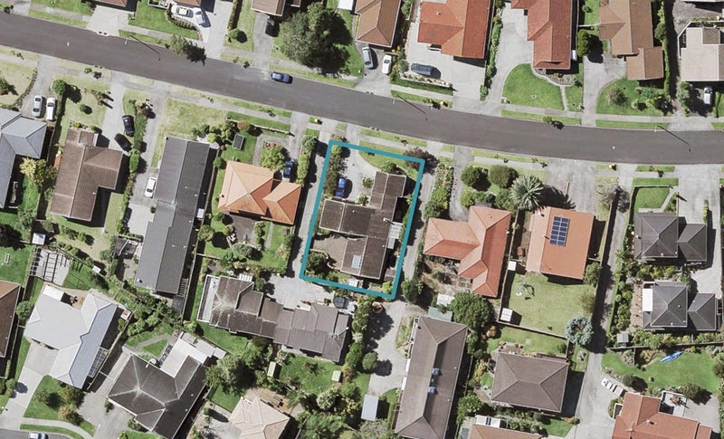82 Dalwhinnie Parade, Highland Park, Auckland - Carousel 1
