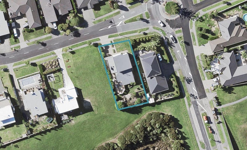 4 Columbia Crescent, Beachlands, Auckland - Carousel 1