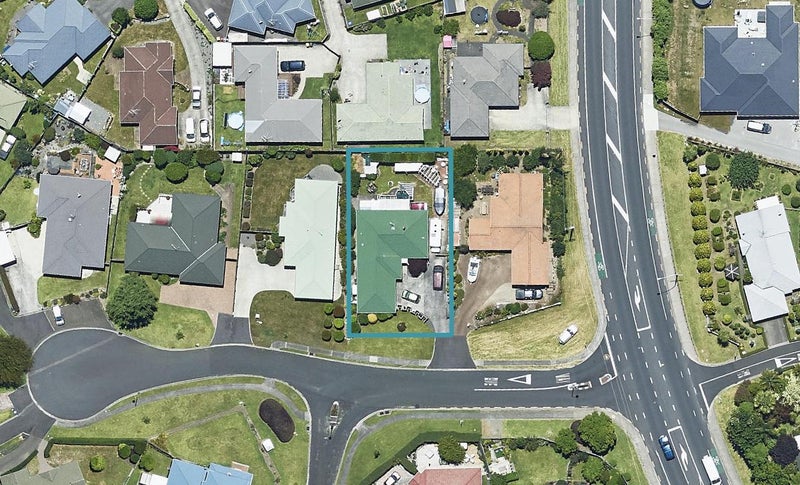 3 Burnt Oak Drive, Pyes Pa, Tauranga - Carousel 1