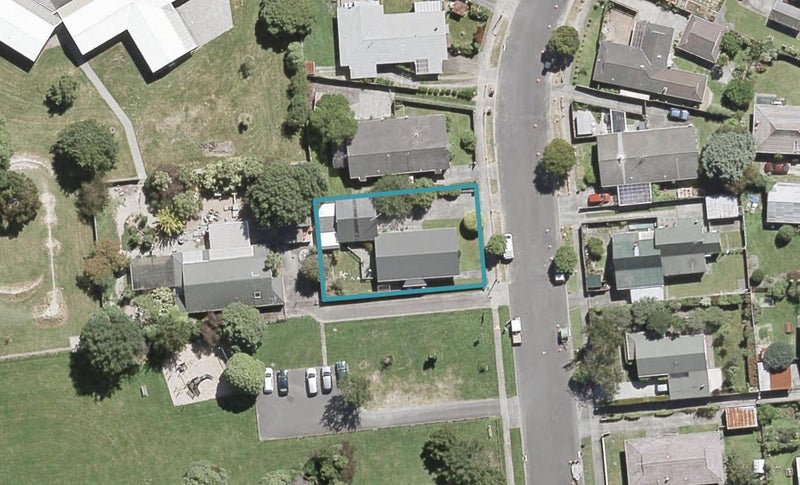 10 Amber Grove, Birchville, Upper Hutt - Carousel 1