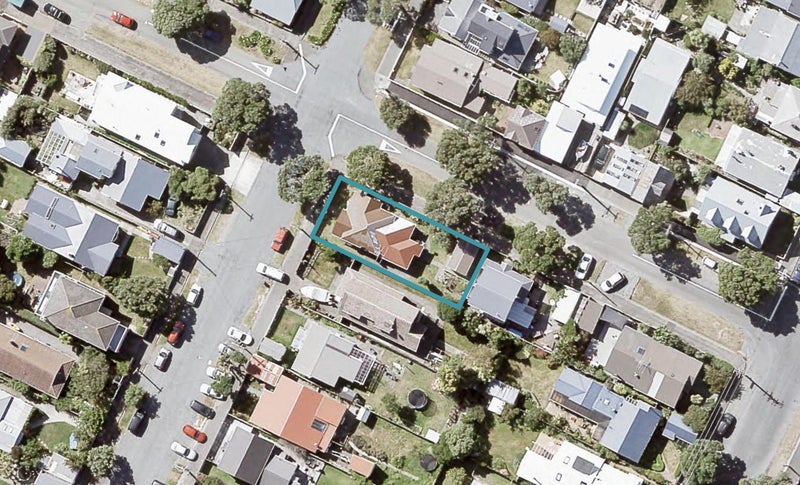 17 Tuatoru Street, Eastbourne, Lower Hutt - Carousel 1