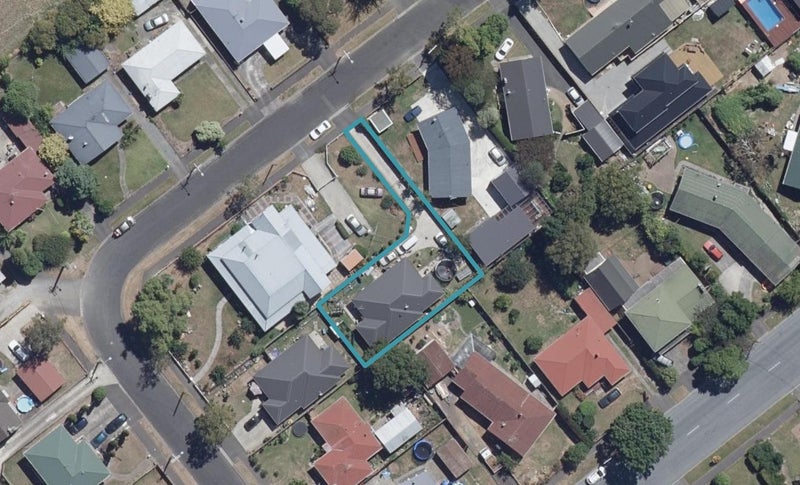 10 Sheridan Street, Silverdale, Hamilton - Carousel 1