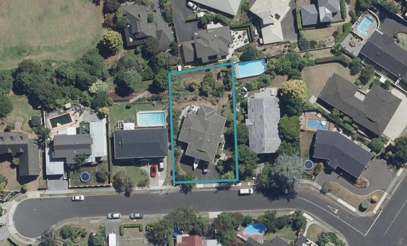 6 Grassy Downs Place, St Andrews, Hamilton - Carousel 1