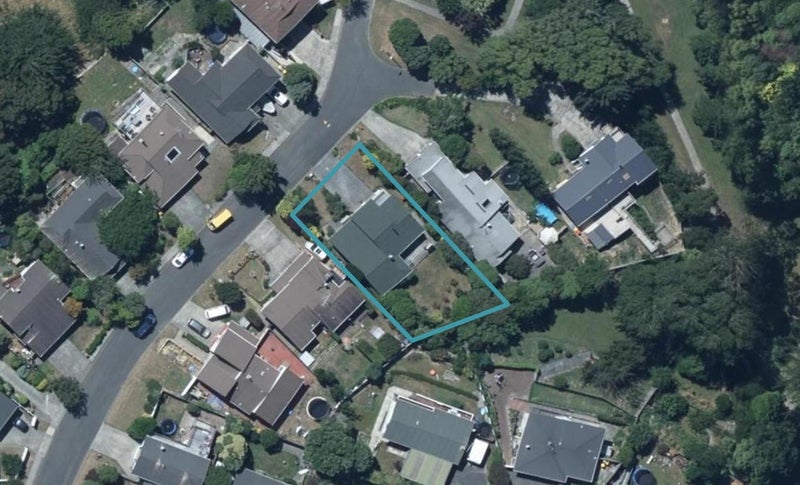 8 Picketboat Lane, Whitby, Porirua - Carousel 1