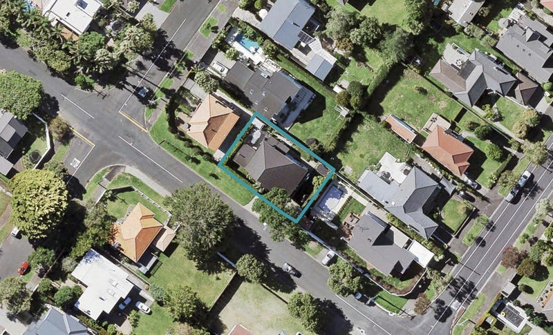 10 Chesterfield AVENUE, Glendowie, Auckland - Carousel 1