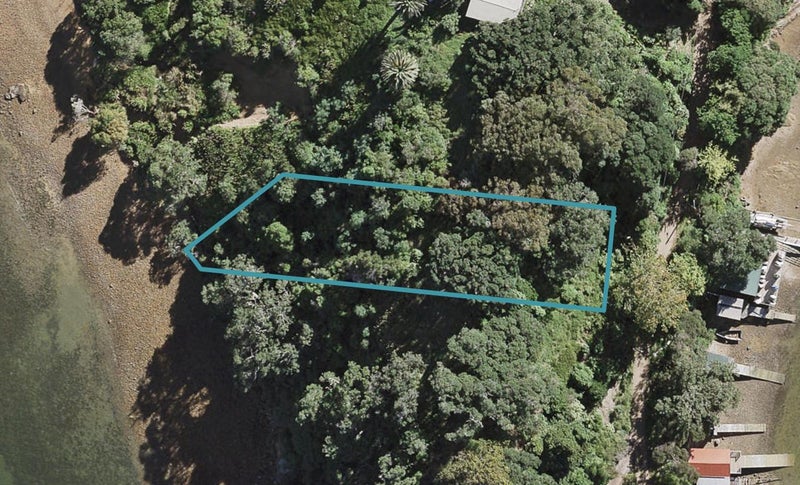 10 Pohutukawa Avenue, Ōmiha, Waiheke Island - Carousel 1