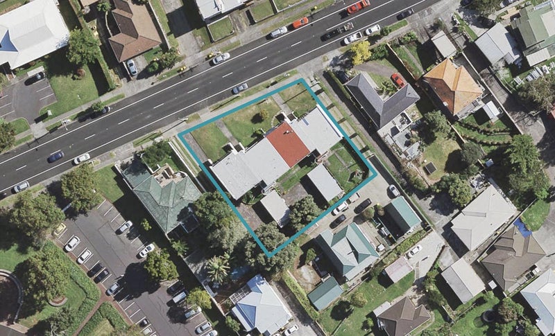 2/13 Hill Road, Hillpark, Auckland - Carousel 1