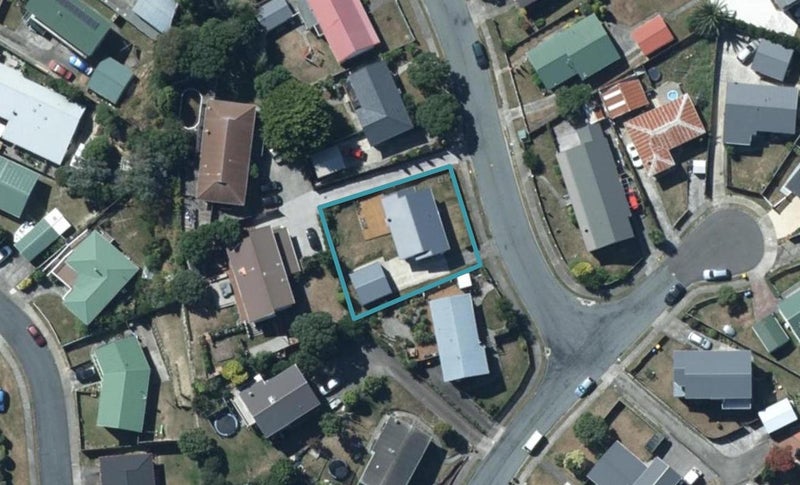 18 Clipper Street, Titahi Bay, Porirua - Carousel 1
