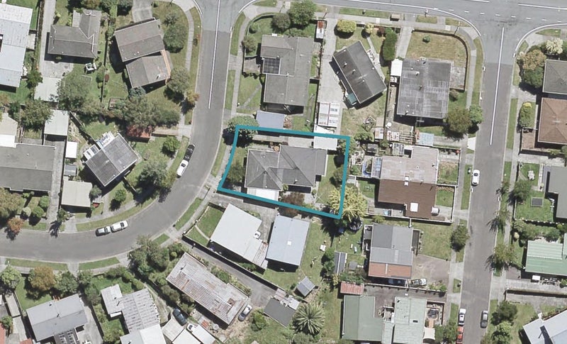 1/3 Beryl Grove, Birchville, Upper Hutt - Carousel 1