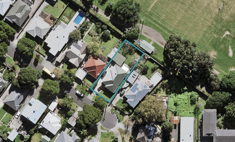 24 Brewster Avenue, Morningside, Auckland - Carousel 1