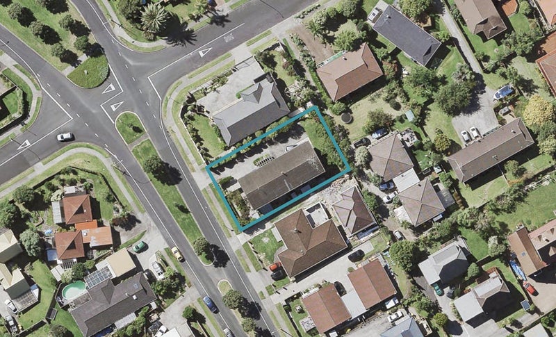 2/70 Highland Park Drive, Highland Park, Auckland - Carousel 1